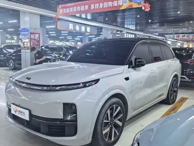 Li Auto L8