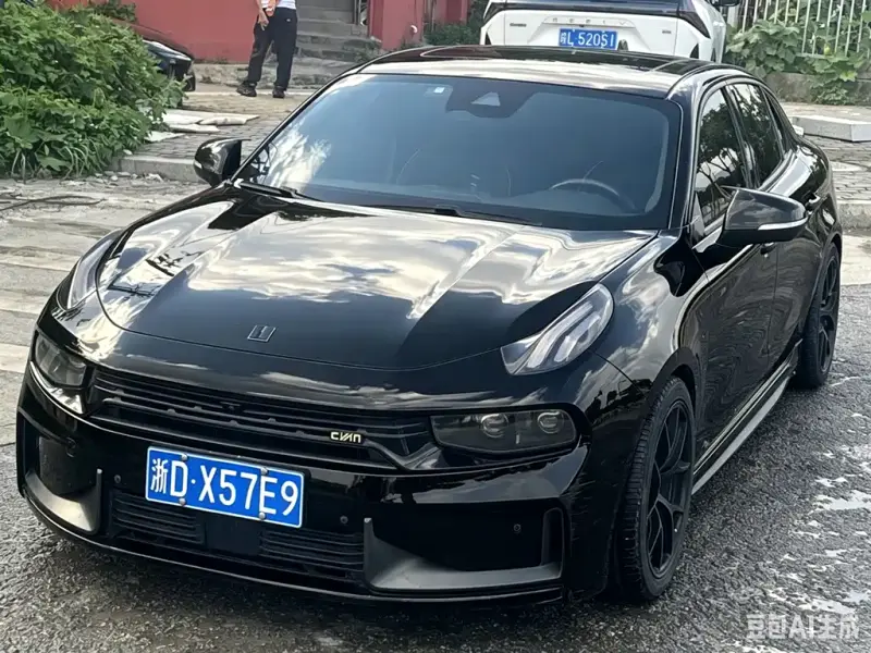 Lynk & Co 03