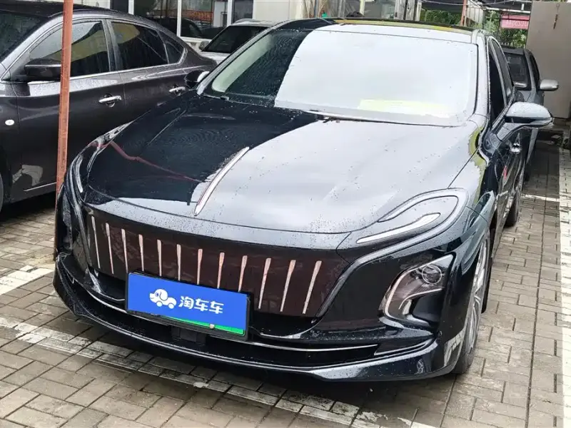 Hongqi E-QM5