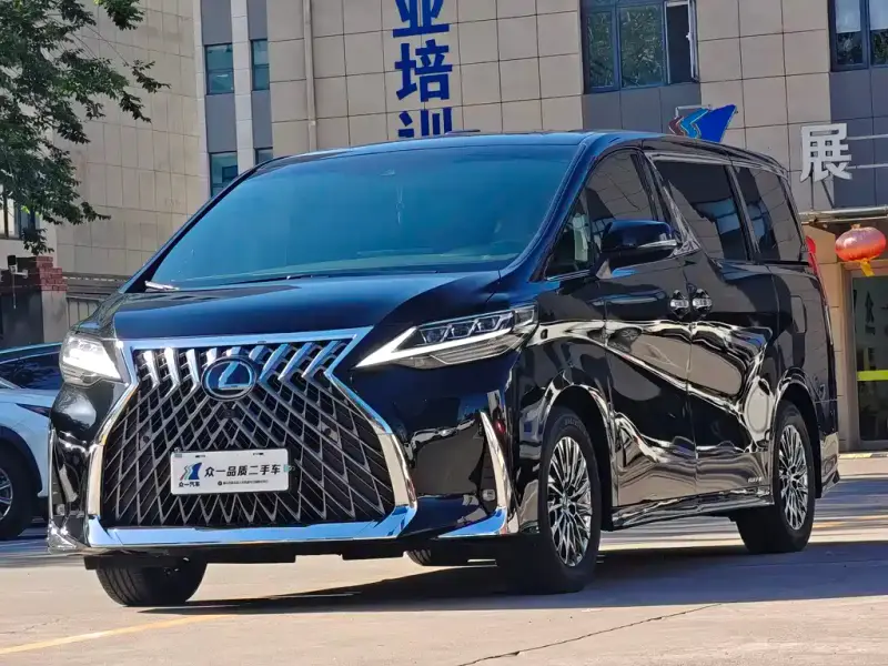 Lexus LM