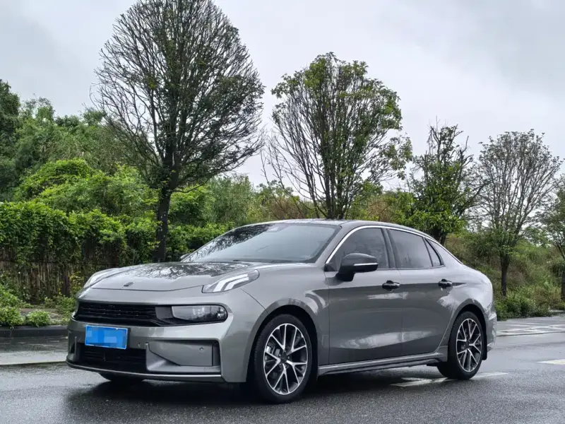 Lynk & Co 03