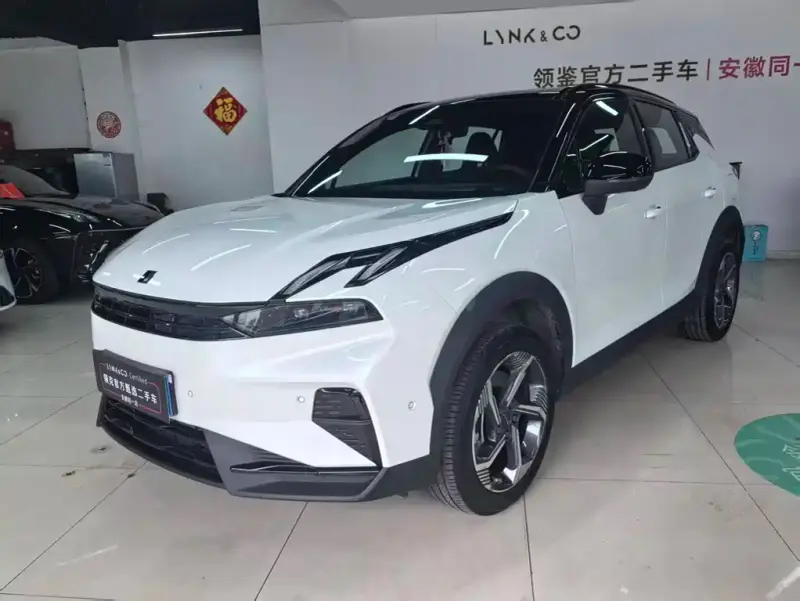 Lynk & Co 06