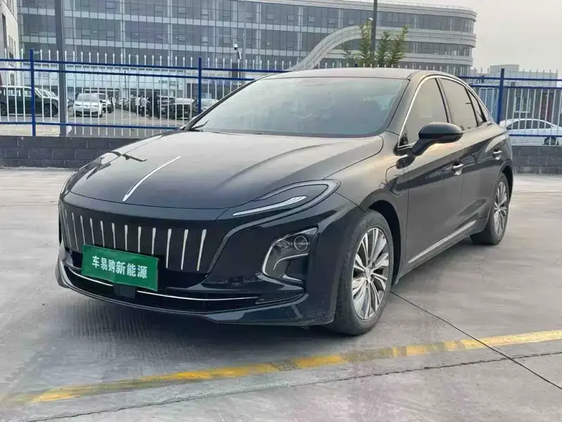 Hongqi E-QM5