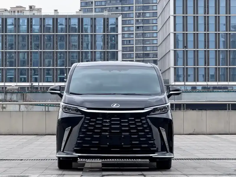 Lexus LM