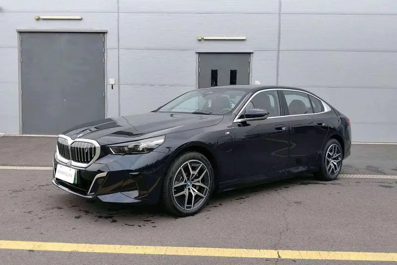 BMW i5