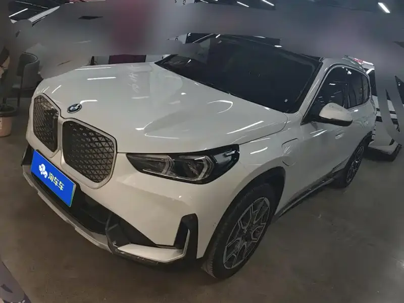 BMW iX1