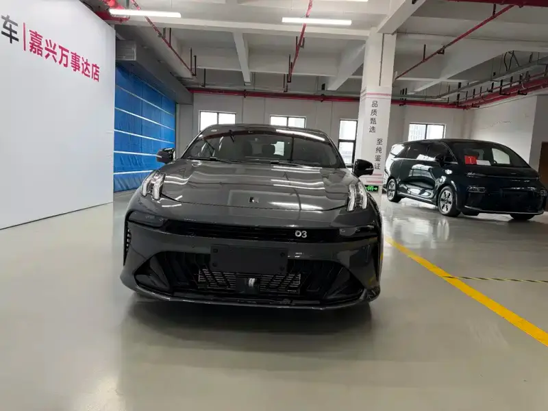 Lynk & Co 03