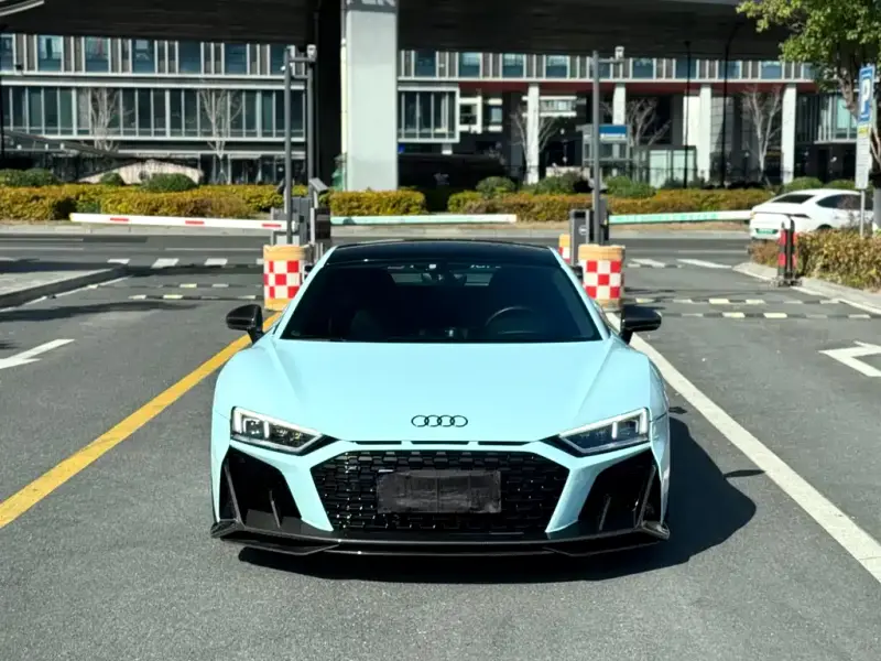 Audi R8