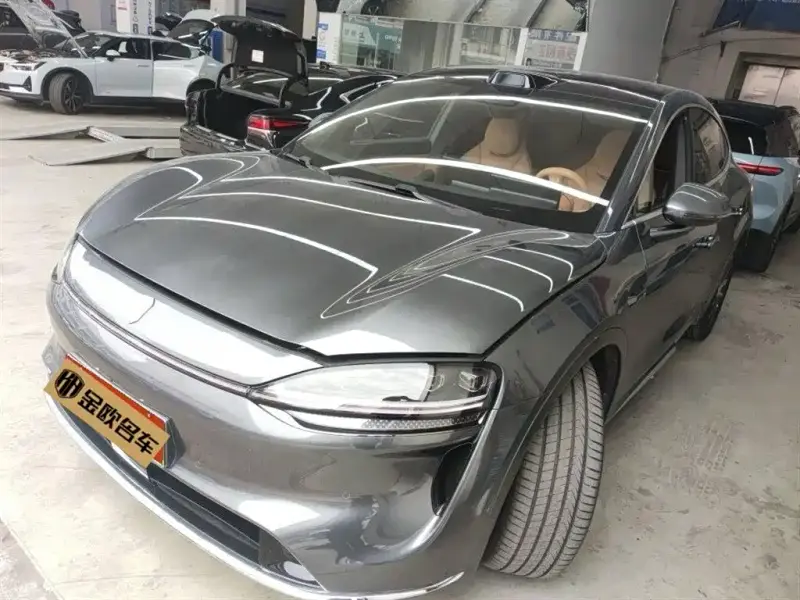 Luxeed Zhijie R7