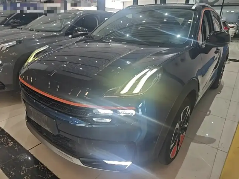 Lynk & Co 06