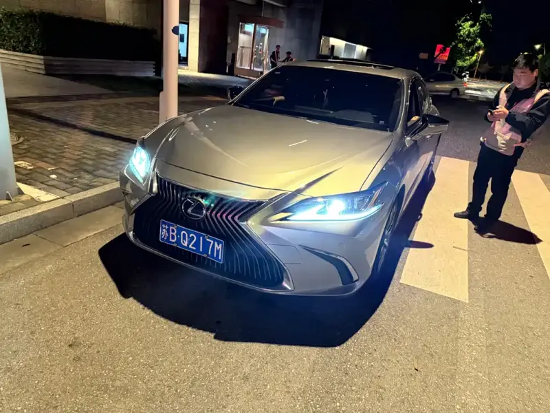 Lexus ES