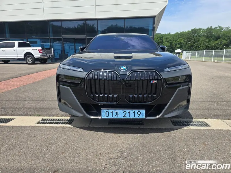 BMW i7