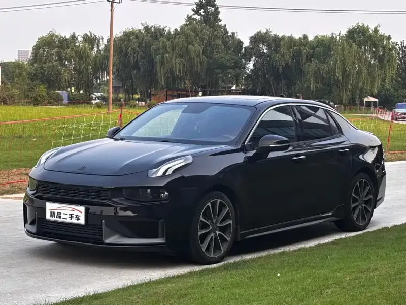 Lynk & Co 03