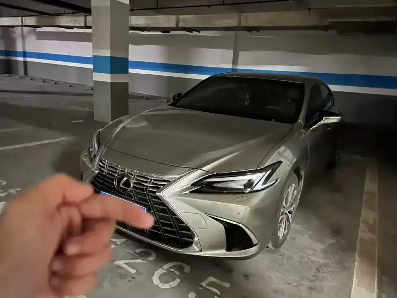 Lexus ES