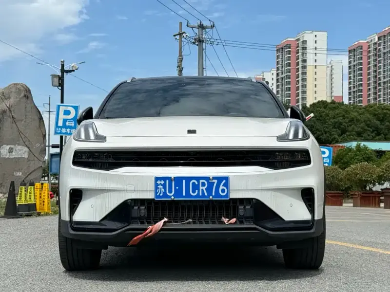 Lynk & Co 06