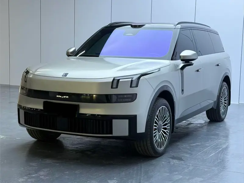 Lynk & Co 900