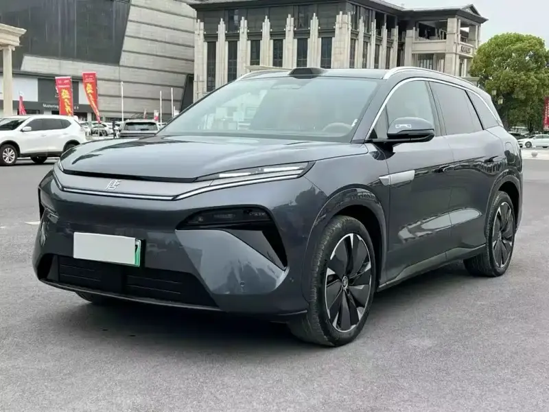 BYD Tang L
