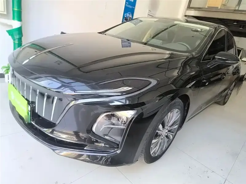 Hongqi E-QM5