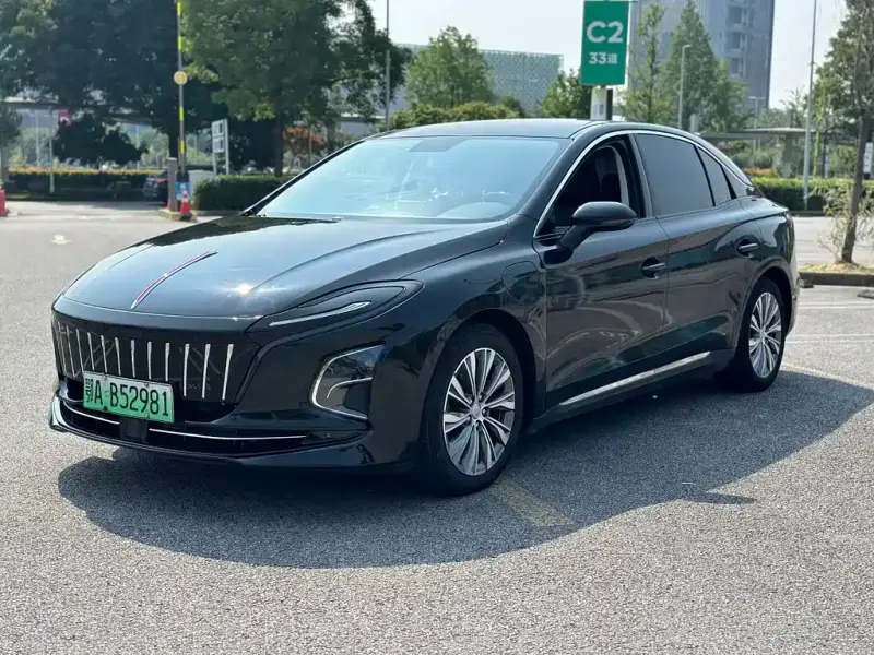 Hongqi E-QM5