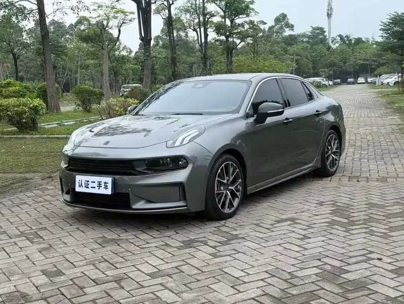 Lynk & Co 03