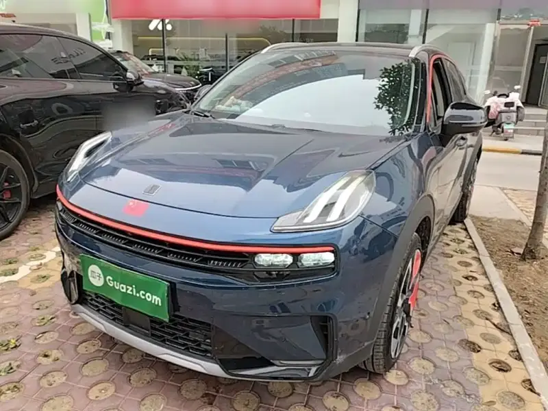Lynk & Co 06