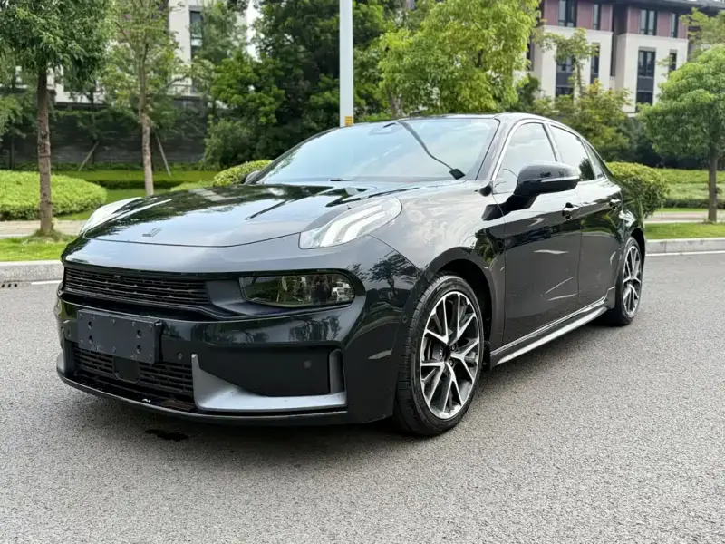 Lynk & Co 03