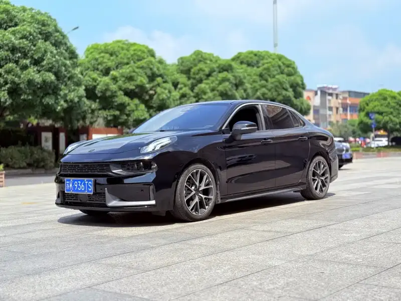 Lynk & Co 03
