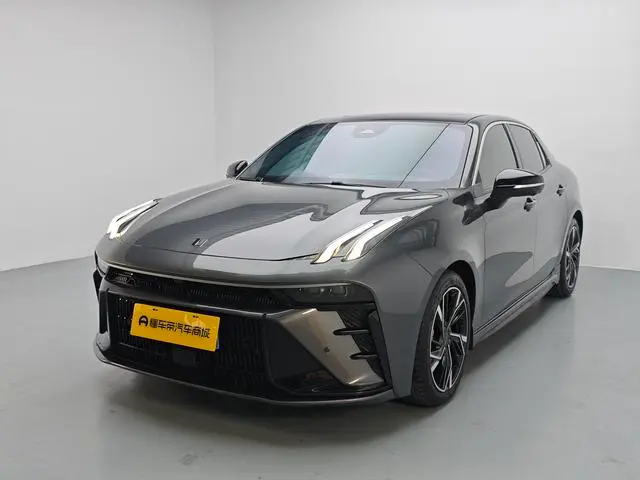 Lynk & Co 03