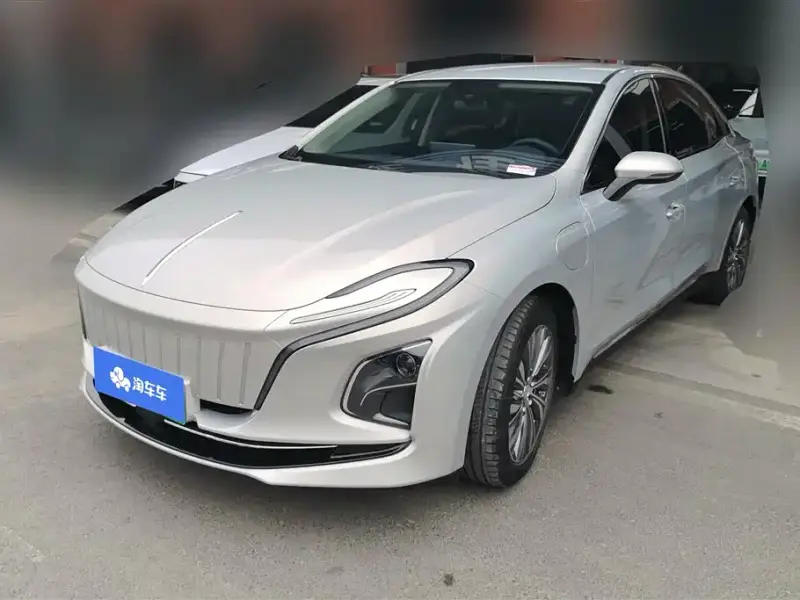 Hongqi E-QM5