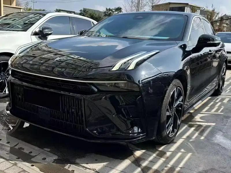 Lynk & Co 03
