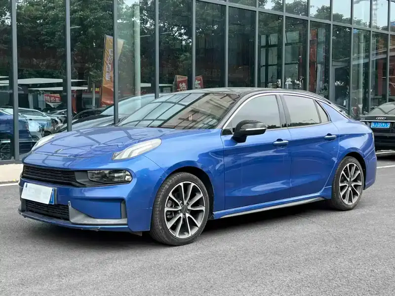 Lynk & Co 03