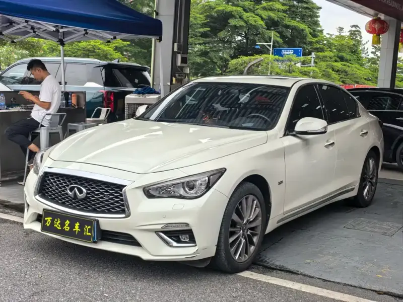 Infiniti Q50L