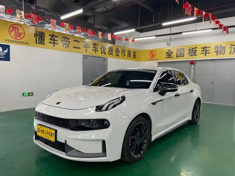 Lynk & Co 03