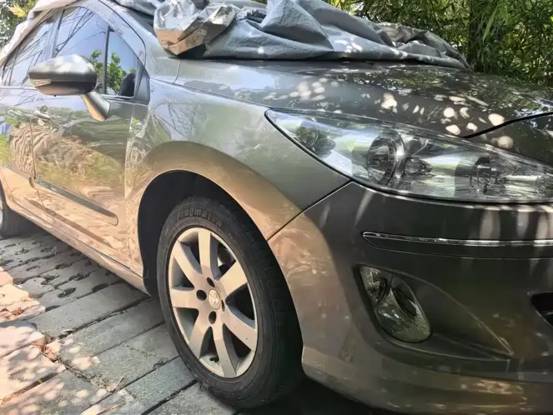 Peugeot 408