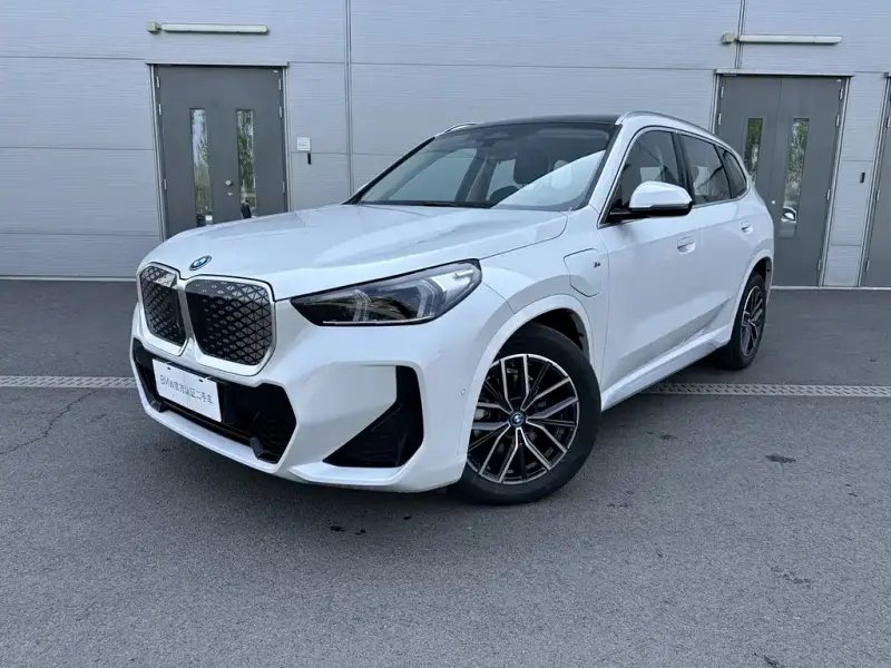 BMW iX1