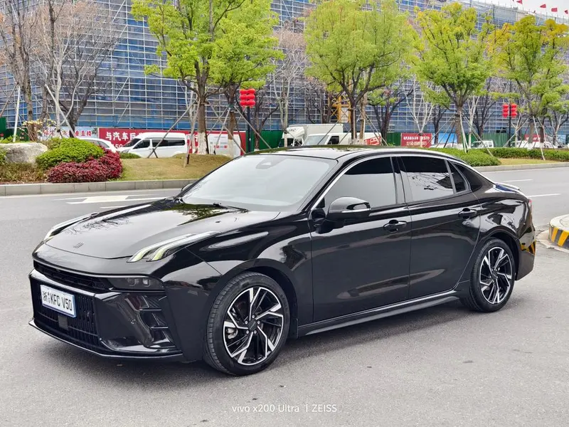 Lynk & Co 03