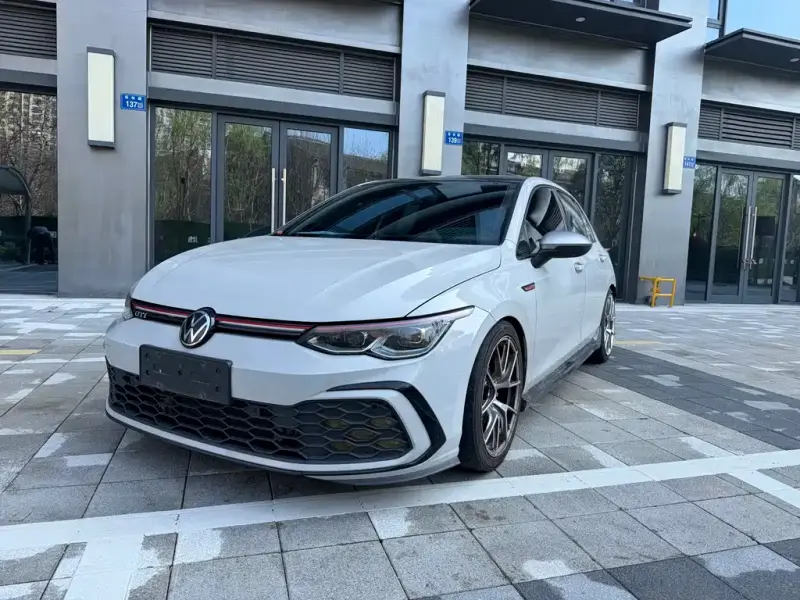 Volkswagen Golf GTI