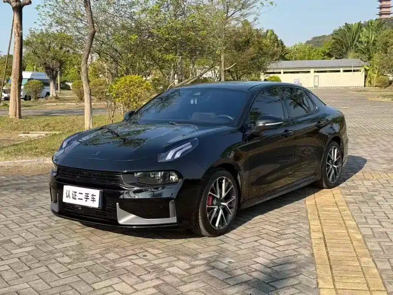 Lynk & Co 03