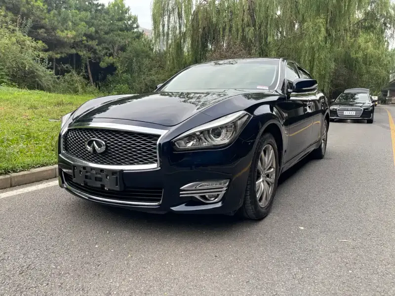 Infiniti Q70