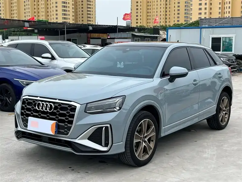 Audi Q2L