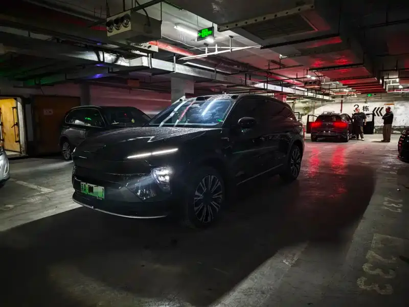 NIO ES8