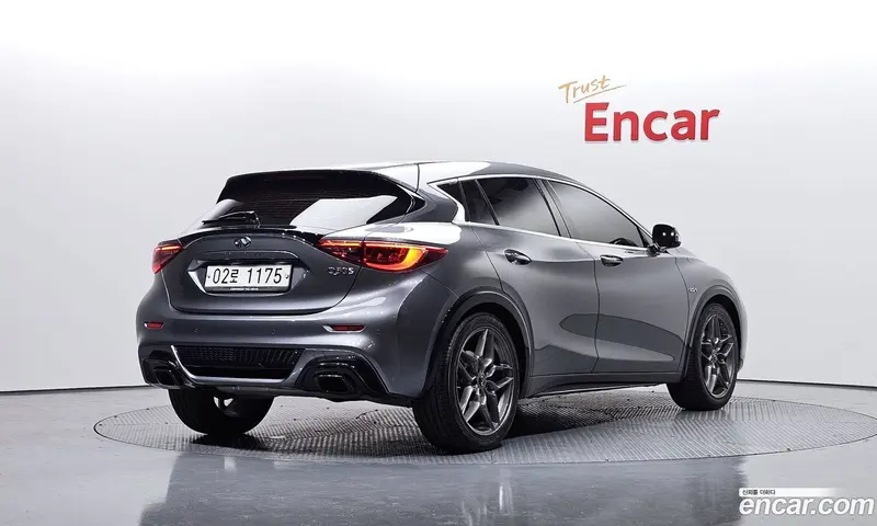 Infiniti Q30