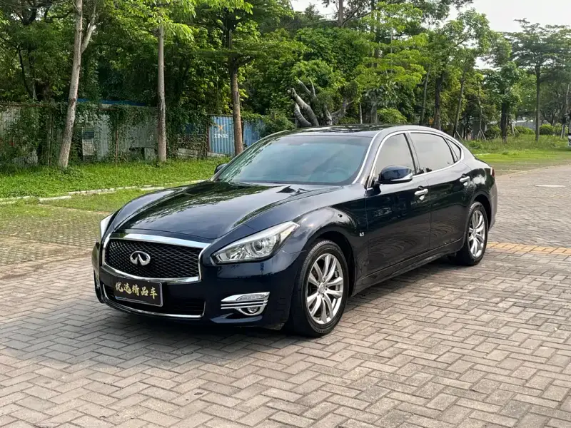 Infiniti Q70