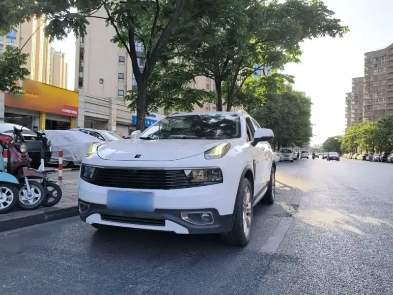 Lynk & Co 01