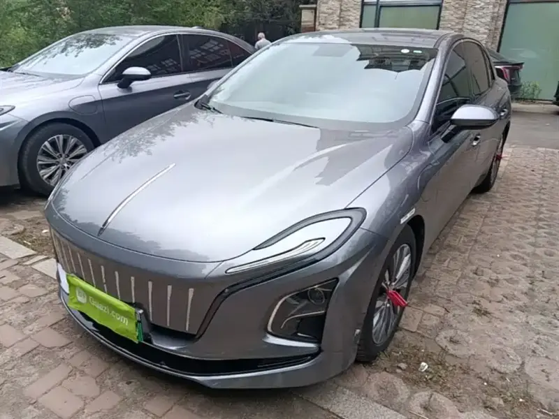 Hongqi E-QM5
