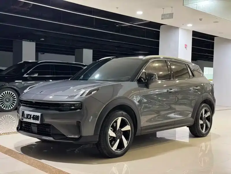 Lynk & Co 06