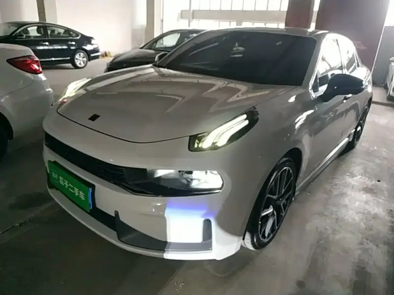 Lynk & Co 03