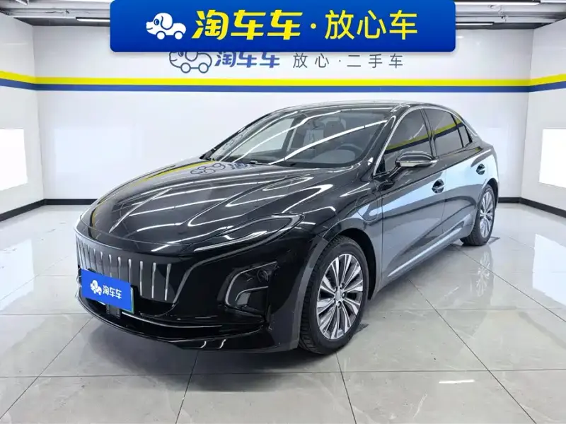 Hongqi E-QM5