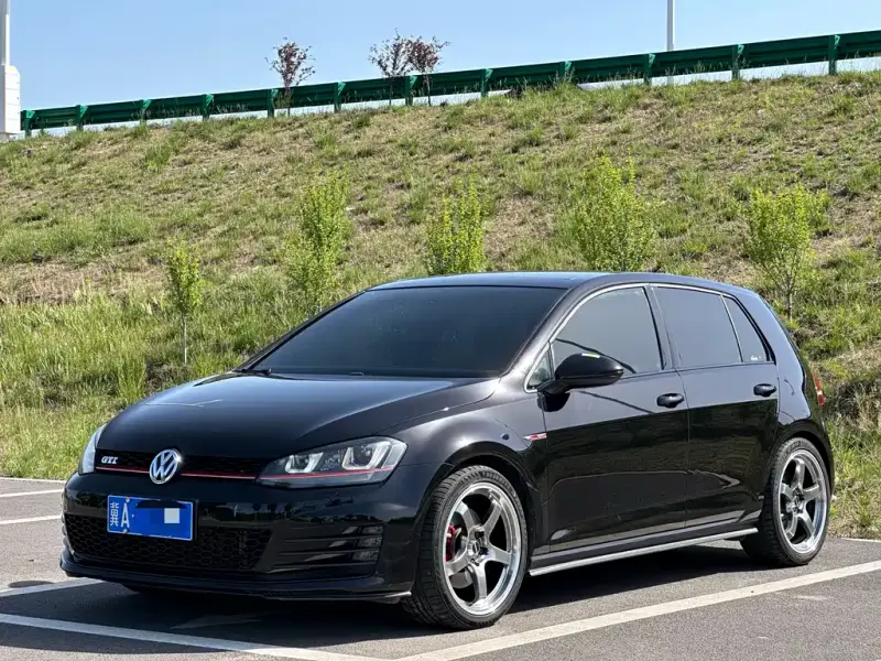 Volkswagen Golf GTI