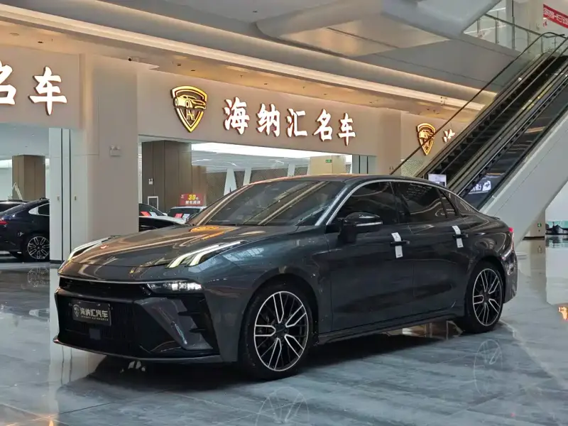 Lynk & Co 03